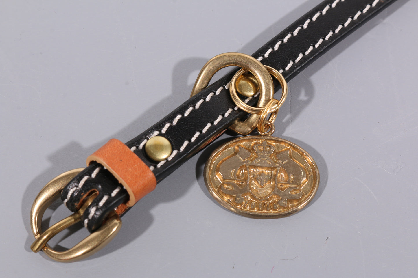 LEATHER DOG COLLAR - PETITE