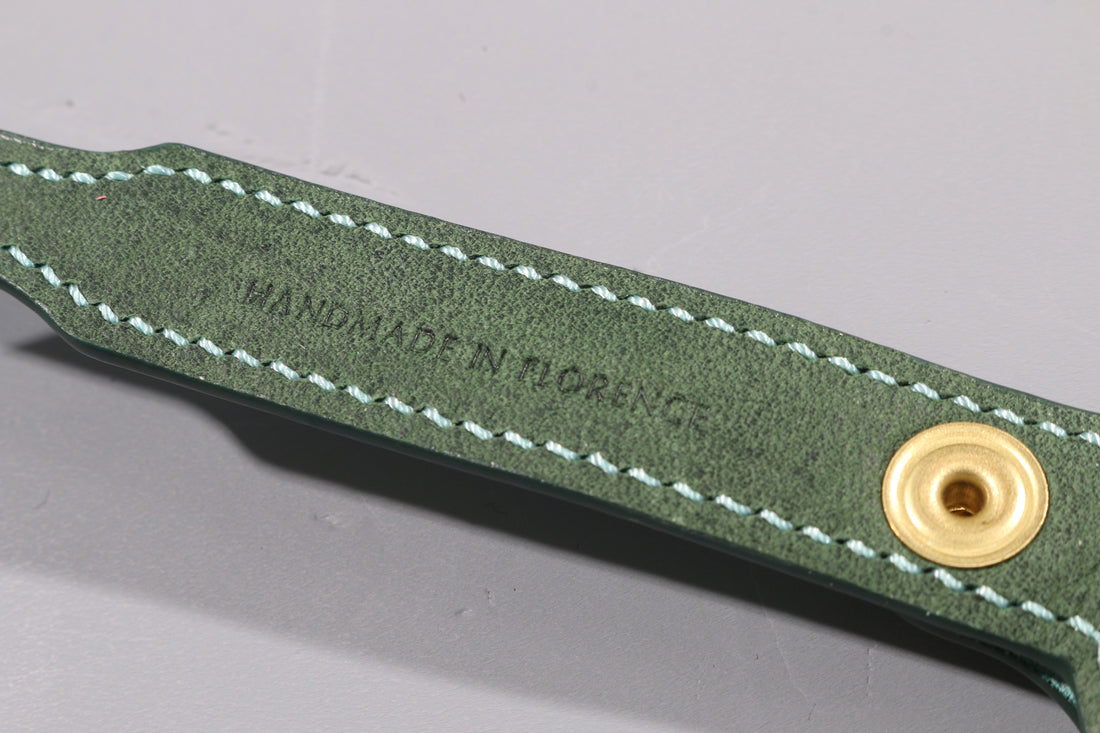 POPPY RED LEATHER DOG COLLAR - AIRTAG EDITION